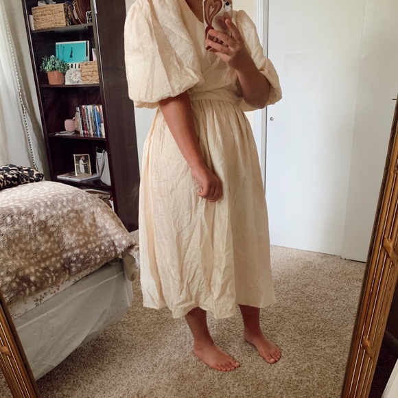 SHEIN Dresses & Skirts - • shimmery cream dress